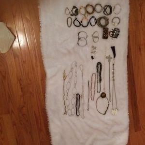 34 piece jewelry used but cleaned thoroughly